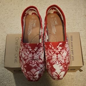 TOMS Women's Red and White Floral Loafers